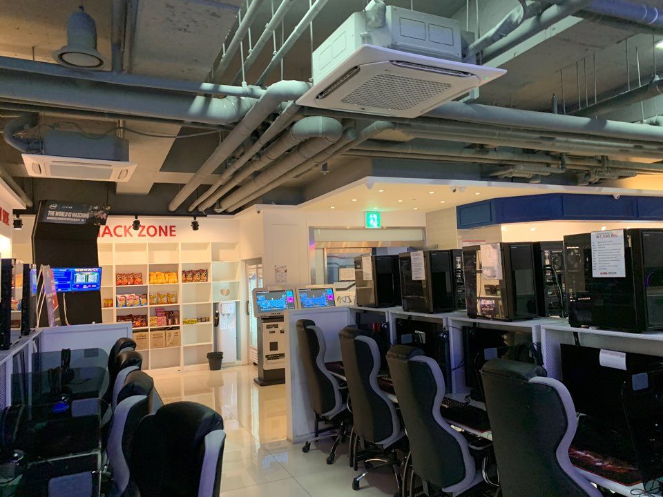 DPG존 PC방 발산역점 내부